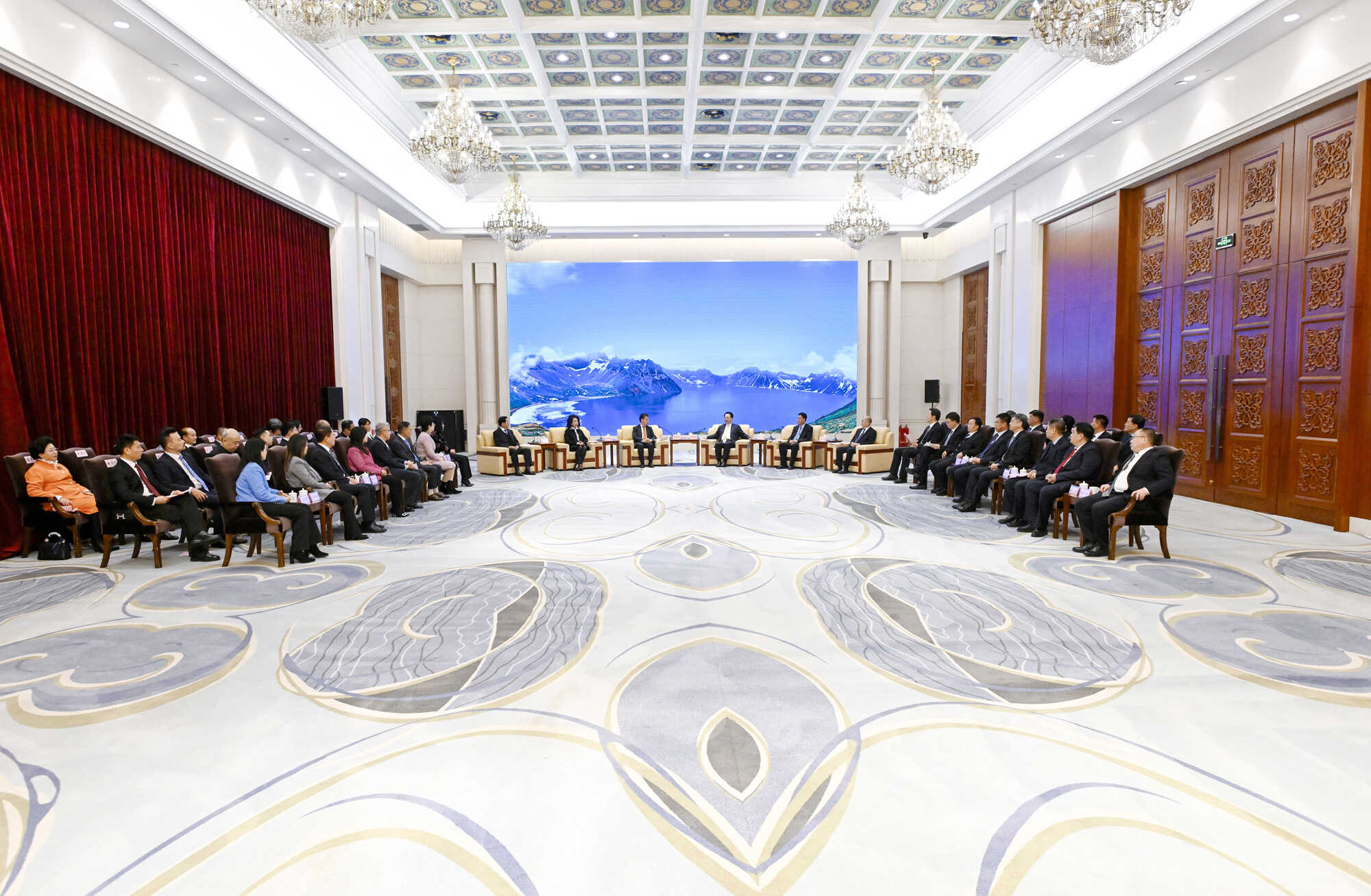 1.22会见.jpg